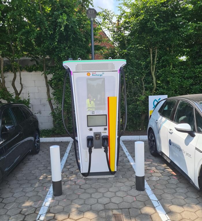 Bilder Shell Recharge Charging Station