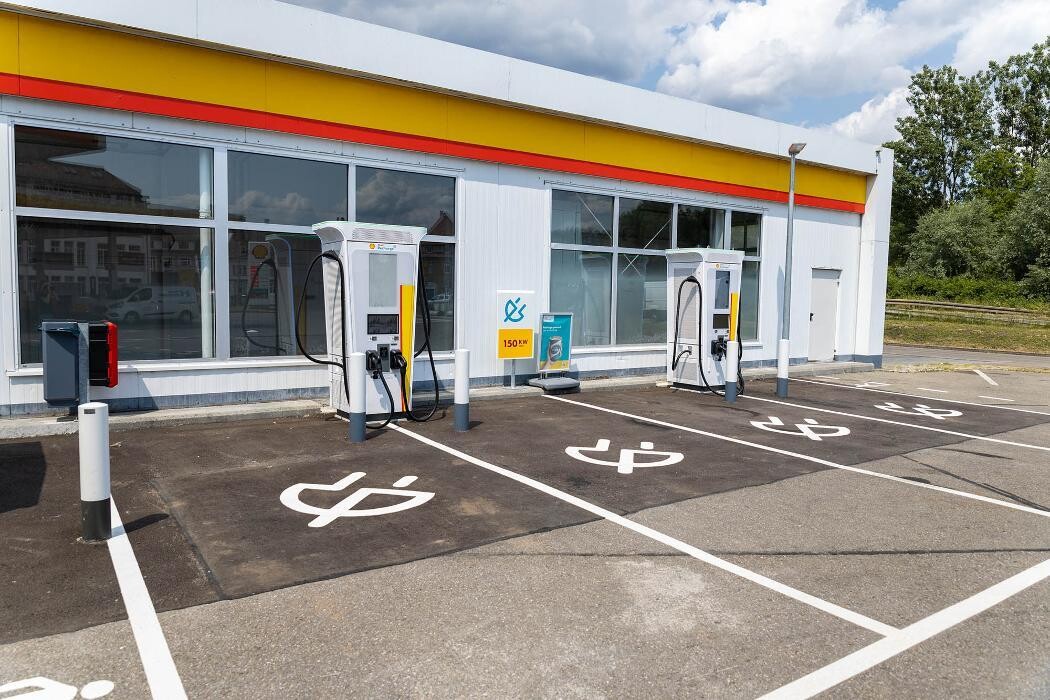 Bilder Shell Recharge Charging Station