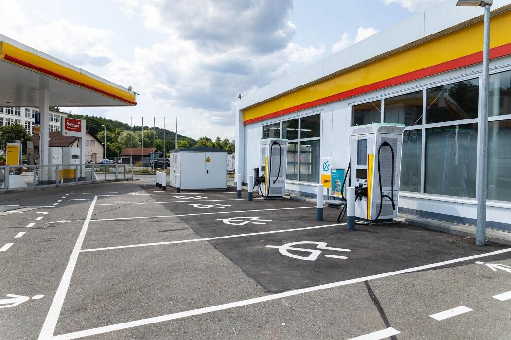 Bilder Shell Recharge Charging Station