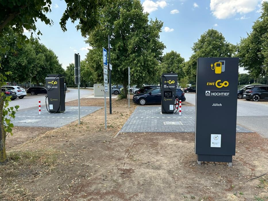 Bilder EWE Go HOCHTIEF Ladepartner-Ladestation