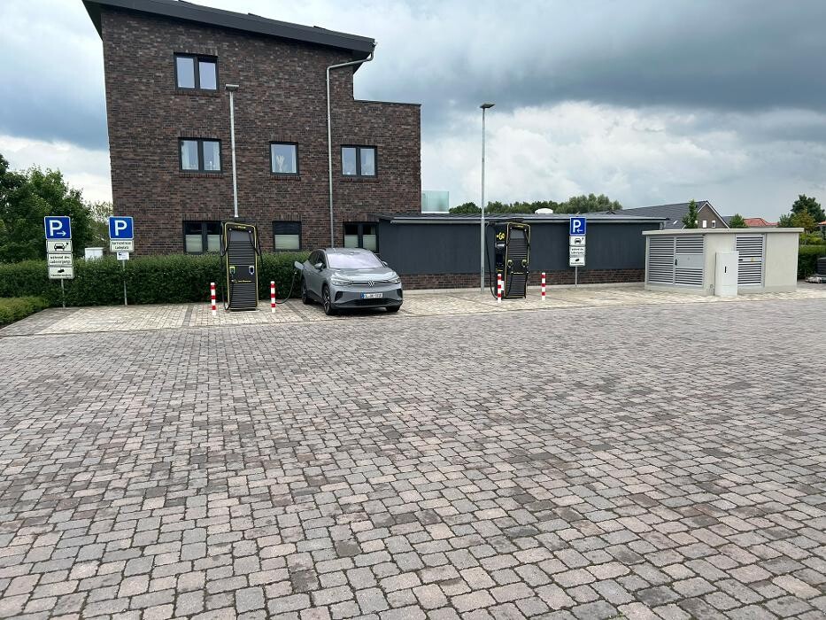 Bilder EWE Go HOCHTIEF Ladepartner-Ladestation