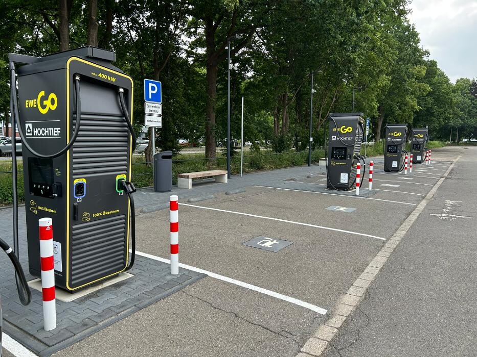 Bilder EWE Go HOCHTIEF Ladepartner-Ladestation