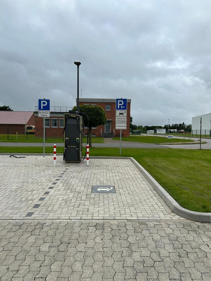 Bilder EWE Go HOCHTIEF Ladepartner-Ladestation