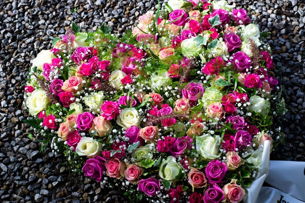 Bilder Geschwind Dietmar Gärtnerei Friedhofsgärtnerei Blumen