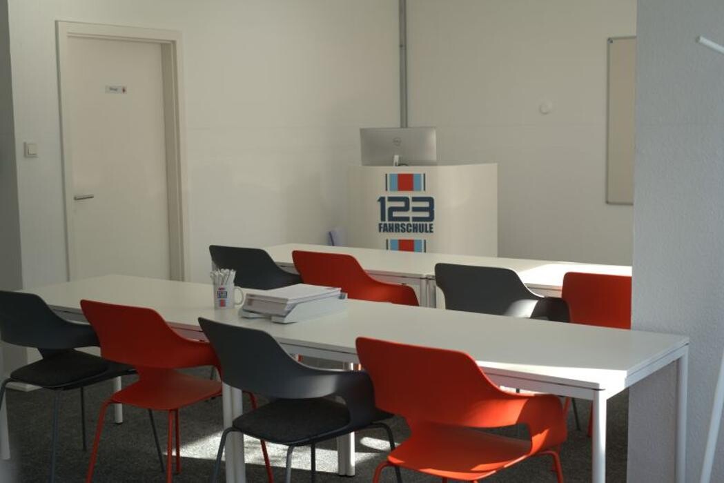 Bilder 123 FAHRSCHULE Leverkusen-Wiesdorf