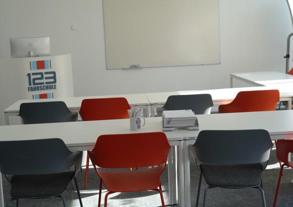 Bilder 123 FAHRSCHULE Leverkusen-Wiesdorf