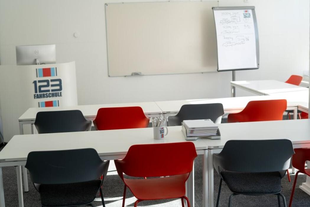 Bilder 123 FAHRSCHULE Leverkusen-Wiesdorf