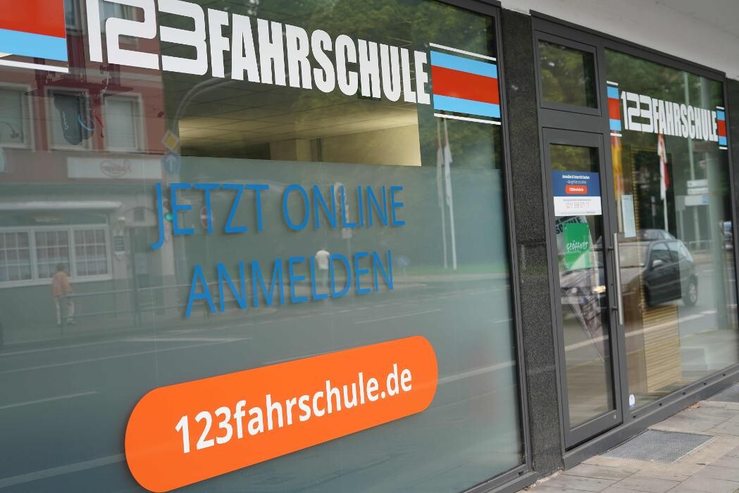 Bilder 123 FAHRSCHULE Neuss
