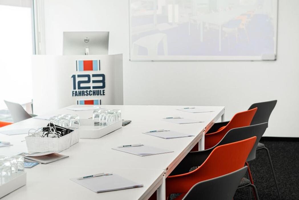 Bilder 123 FAHRSCHULE Duisburg-Zentrum