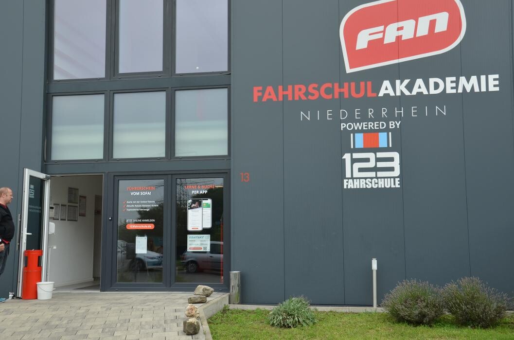 Bilder 123 FAHRSCHULE Dinslaken