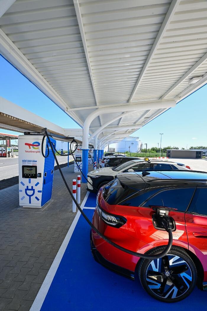Bilder TotalEnergies Charging station