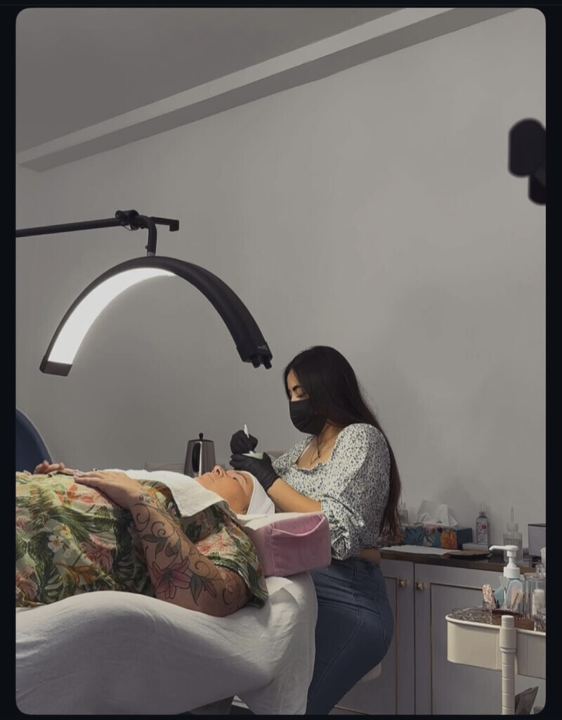 Bilder Ay Beauty asena yazar