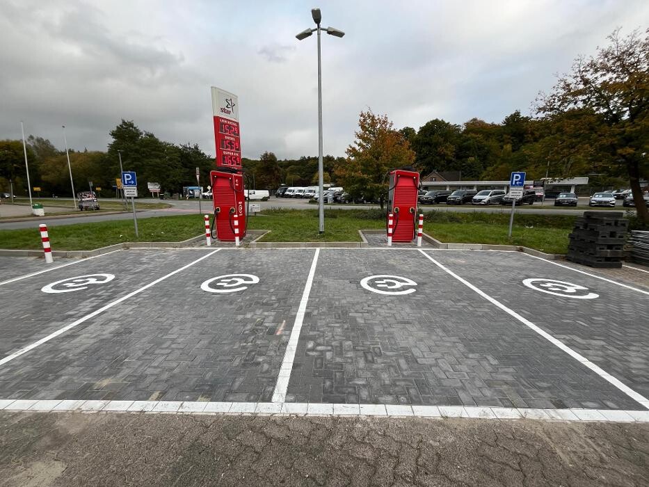 Bilder ORLEN CHARGE Ladestation