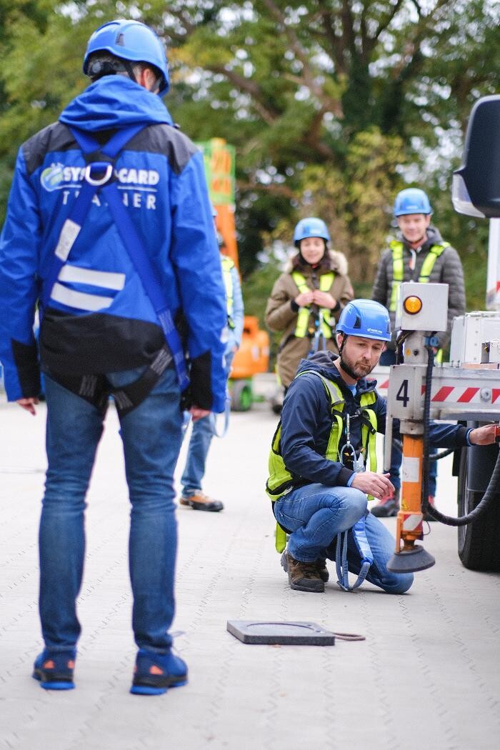 Bilder avs SYSTEM LIFT AG | Arbeitsbühnen, Krane & Stapler | Vermietung & Bedienerschulungen