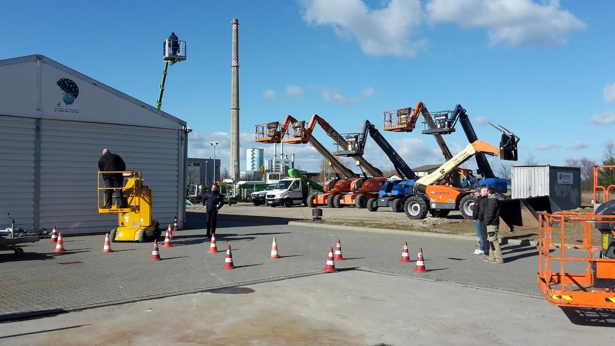 Bilder Dummer GmbH - Arbeitsbühnenvermietung & Schulungen