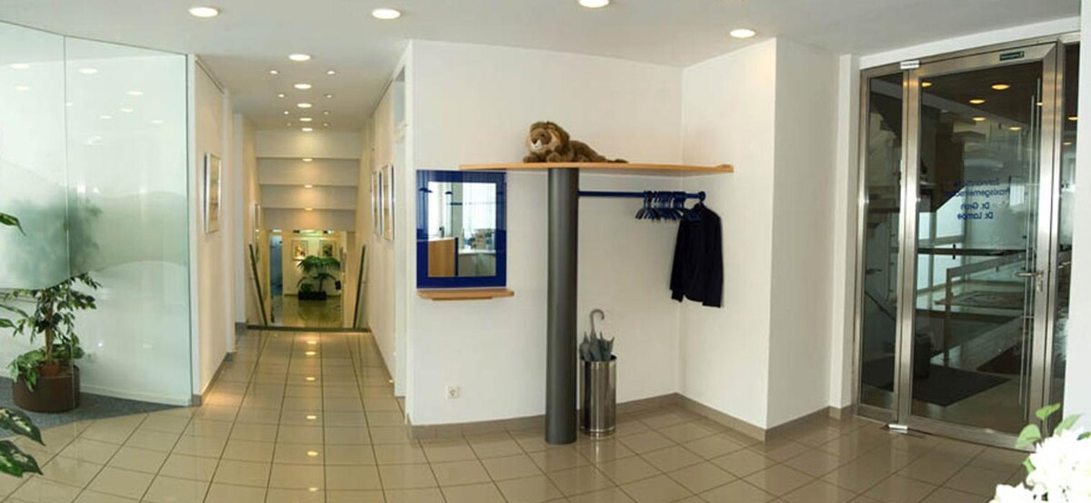 Bilder Zahnärztin Dr. med. dent. Aynur Sahin-Kurul