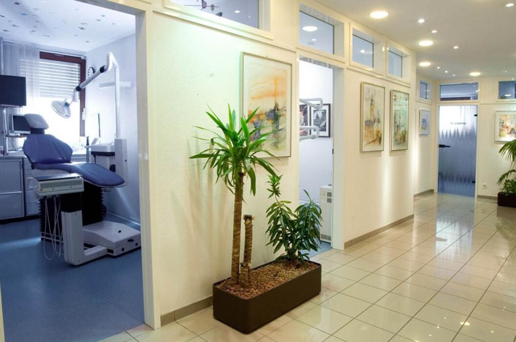 Bilder Zahnärztin Dr. med. dent. Aynur Sahin-Kurul