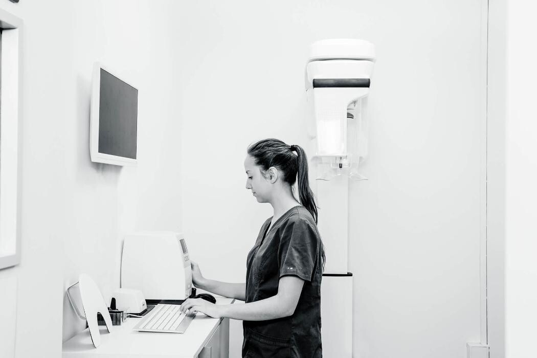 Bilder Implantologie in Bochum - Fachzahnarzt für Oralchirurgie Dr. Frederic vom Orde