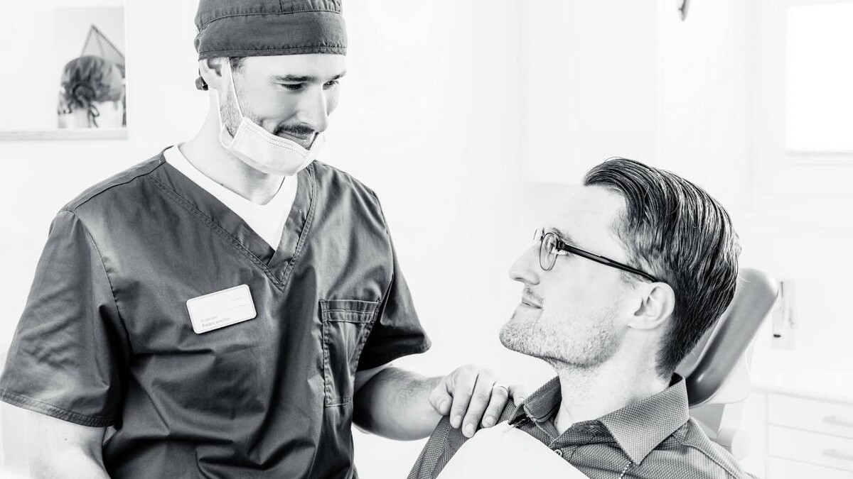 Bilder Implantologie in Bochum - Fachzahnarzt für Oralchirurgie Dr. Frederic vom Orde