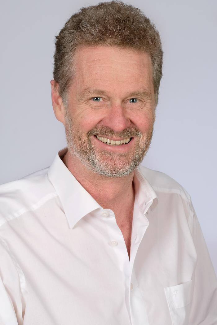 Dr. hom. Roland Hillermann Logo