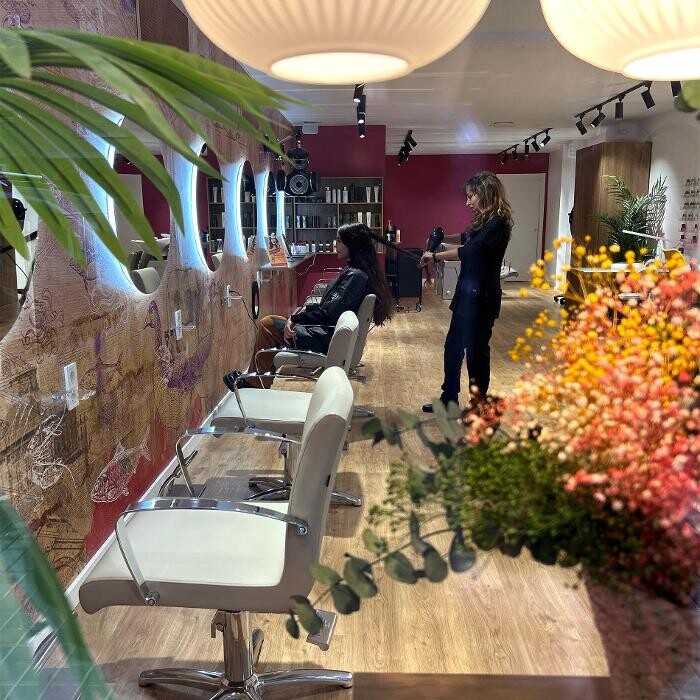 Images Oh my Cut! Barcelona c/Viladomat (Sant Antoni)