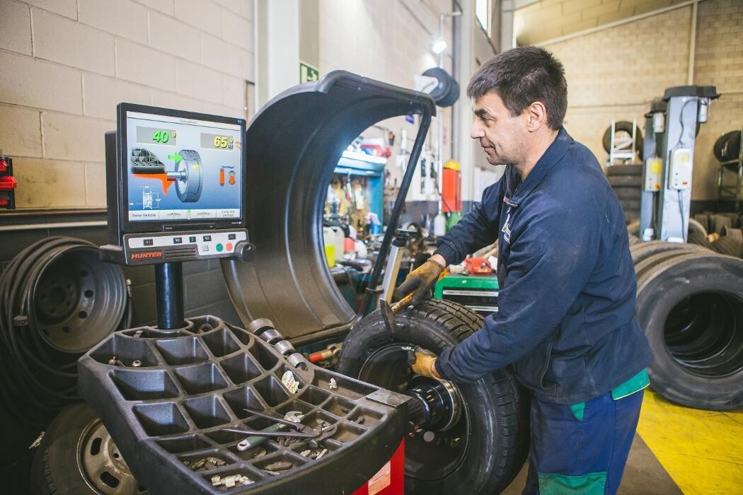 Images Euromaster Pneumàtics Perelló Truck Solution