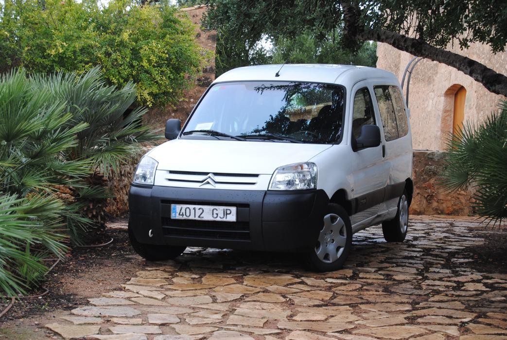 Images FURARENT, ALQUILER Y VENTA DE FURGONETAS EN MALLORCA