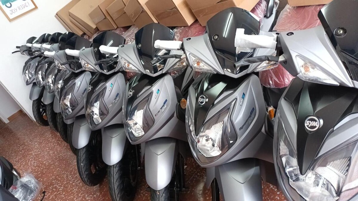 Images Alquiler Moto Menorca