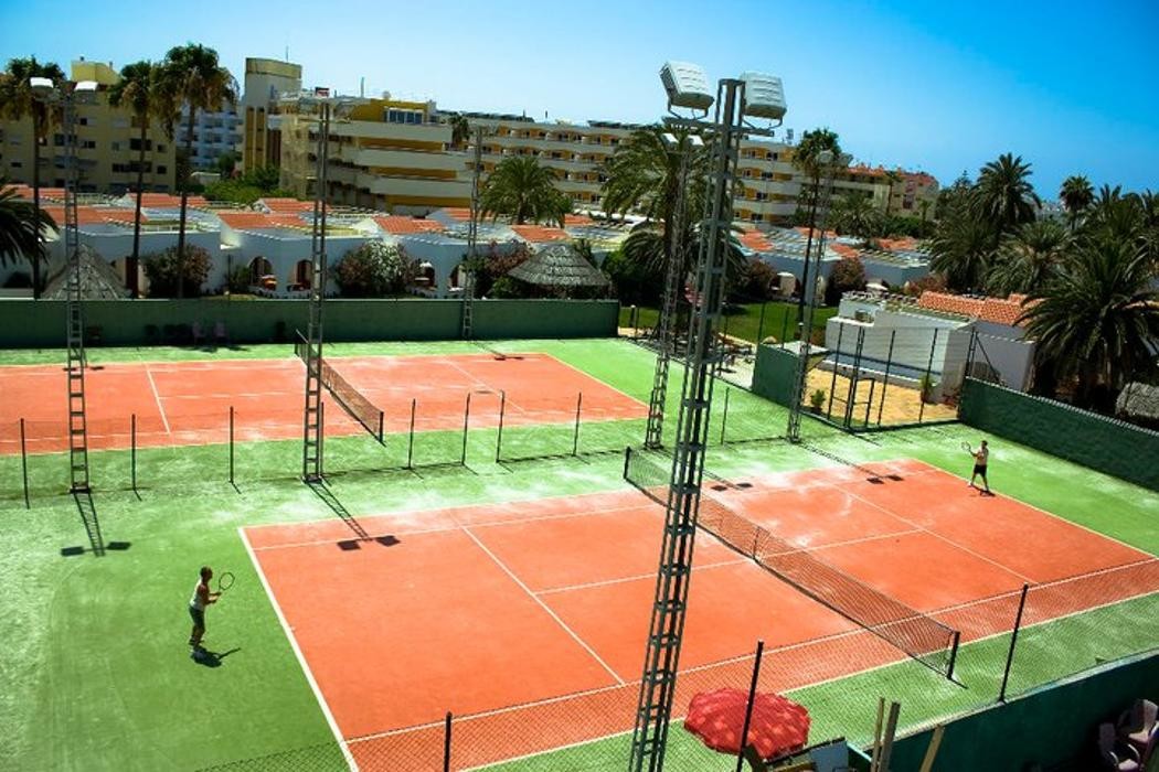 Images Club de Tenis y Padel Holycan