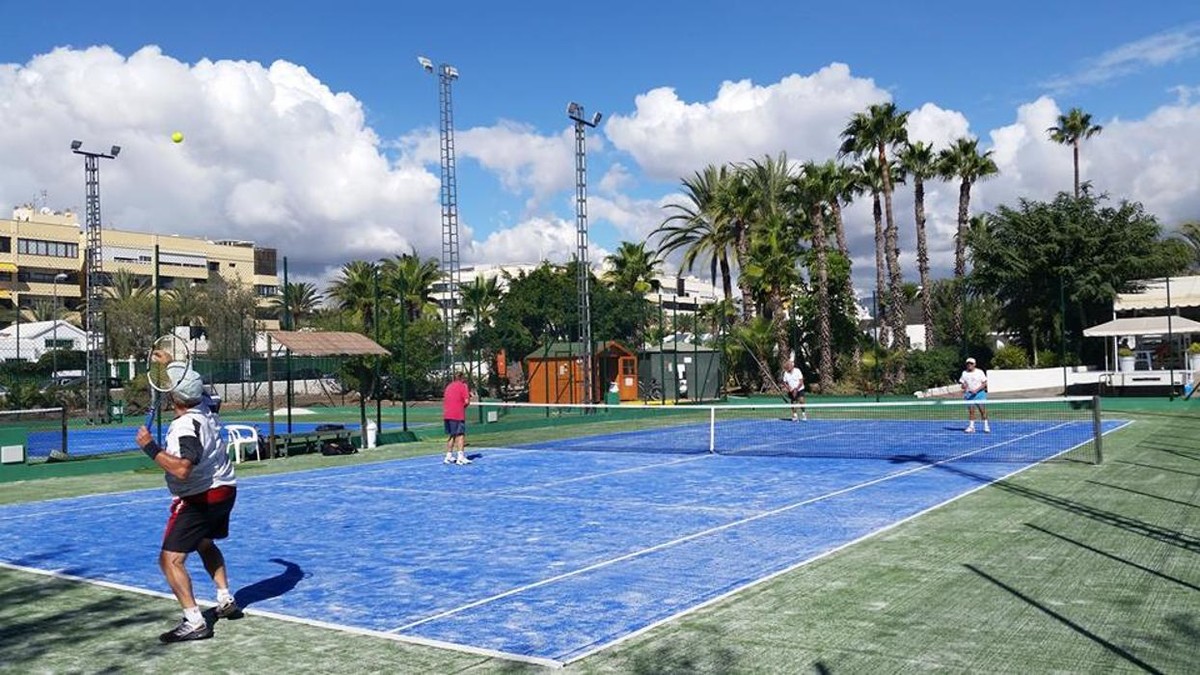 Images Club de Tenis y Padel Holycan