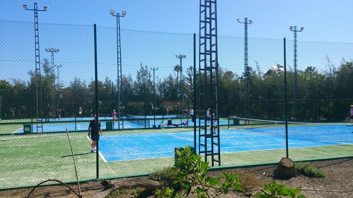 Images Club de Tenis y Padel Holycan