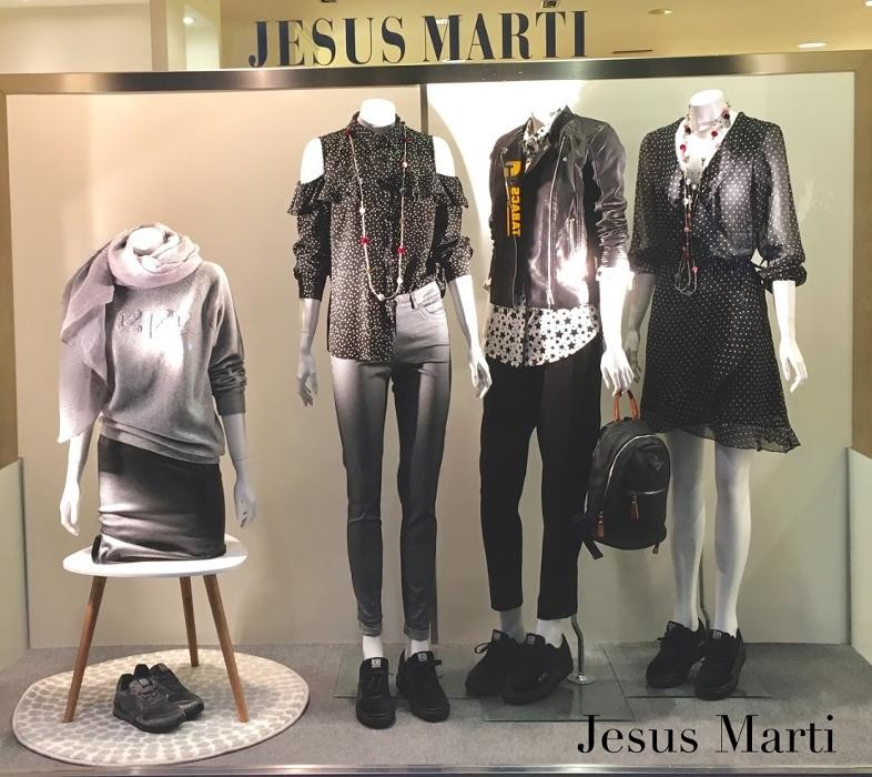 Images JESUS MARTÍ ropa y complementos