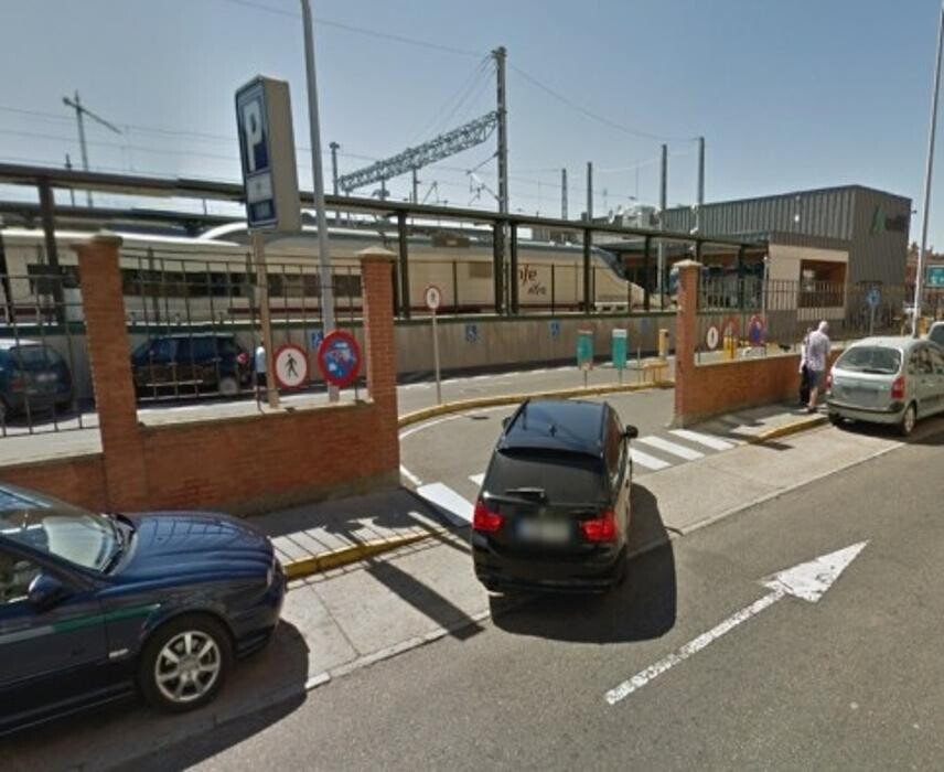 Images Parking Saba Estación Tren León