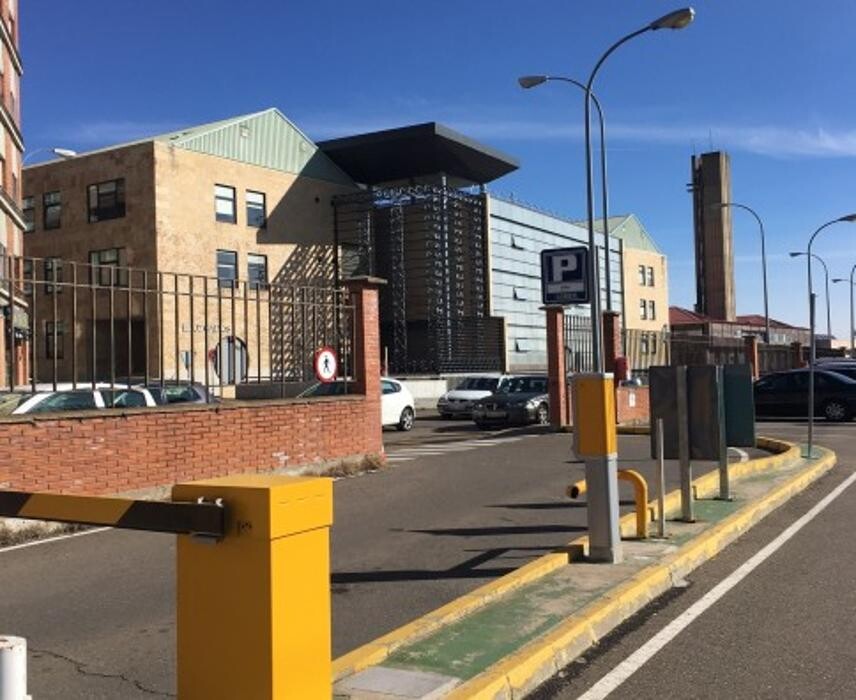 Images Parking Saba Estación Tren León