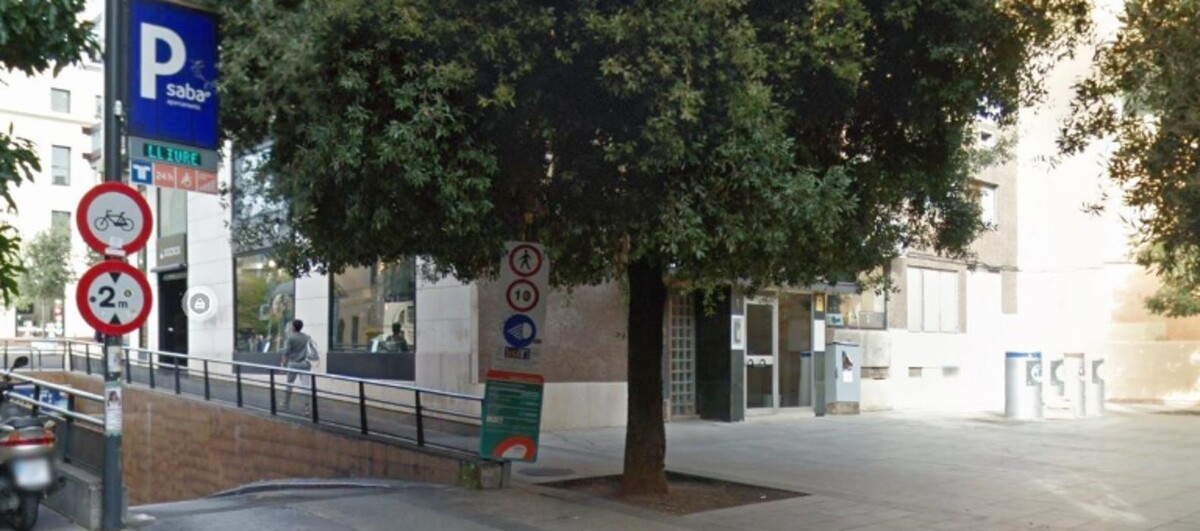 Images Parking Saba Plaza Dr. Robert