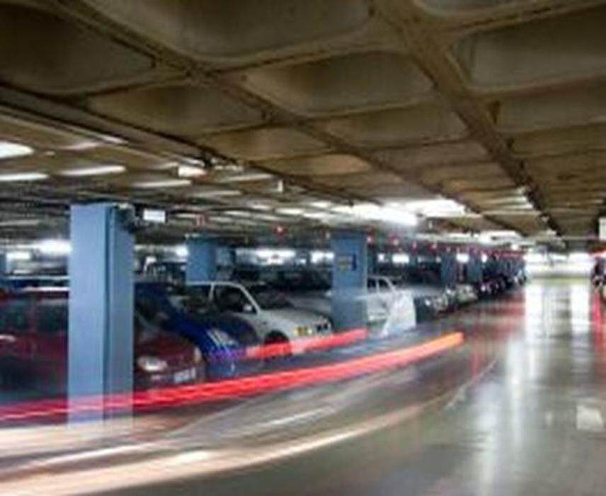 Images Parking Saba Dr. Robert
