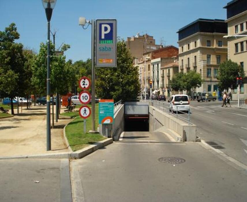 Images Parking Saba Dr. Robert