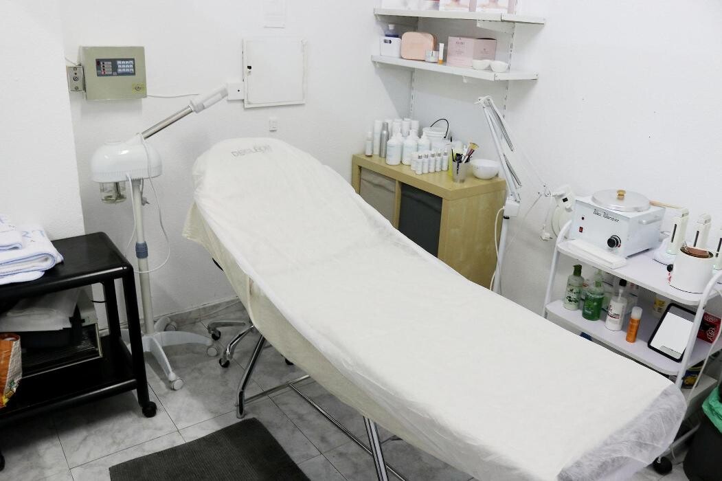 Images Peluquería y Estética Laris