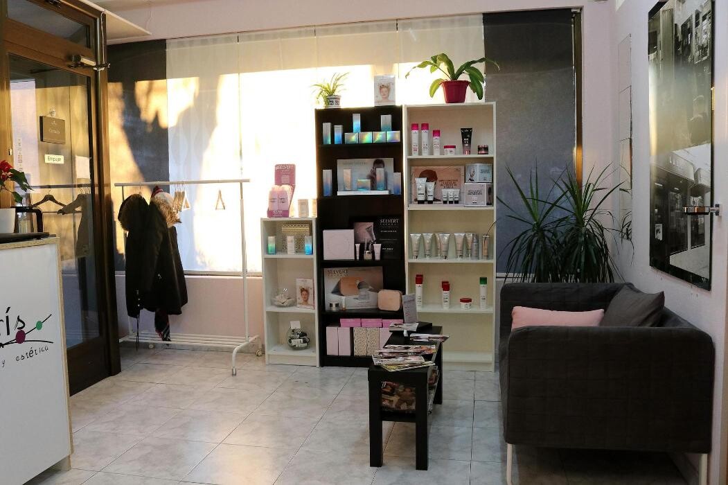 Images Peluquería y Estética Laris