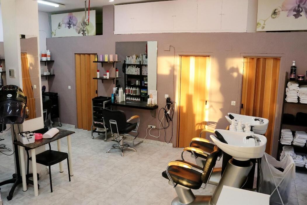 Images Peluquería y Estética Laris