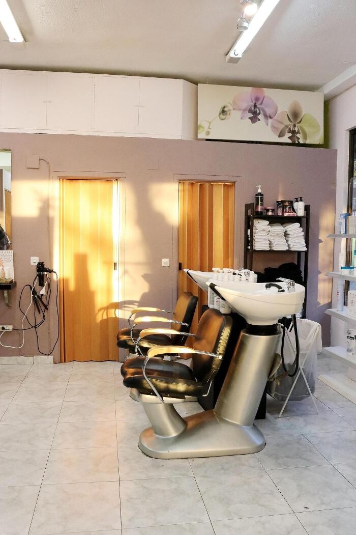 Images Peluquería y Estética Laris