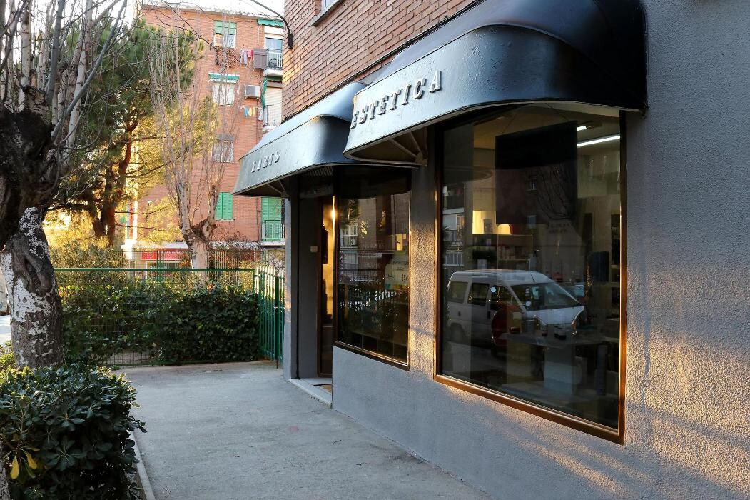 Images Peluquería y Estética Laris