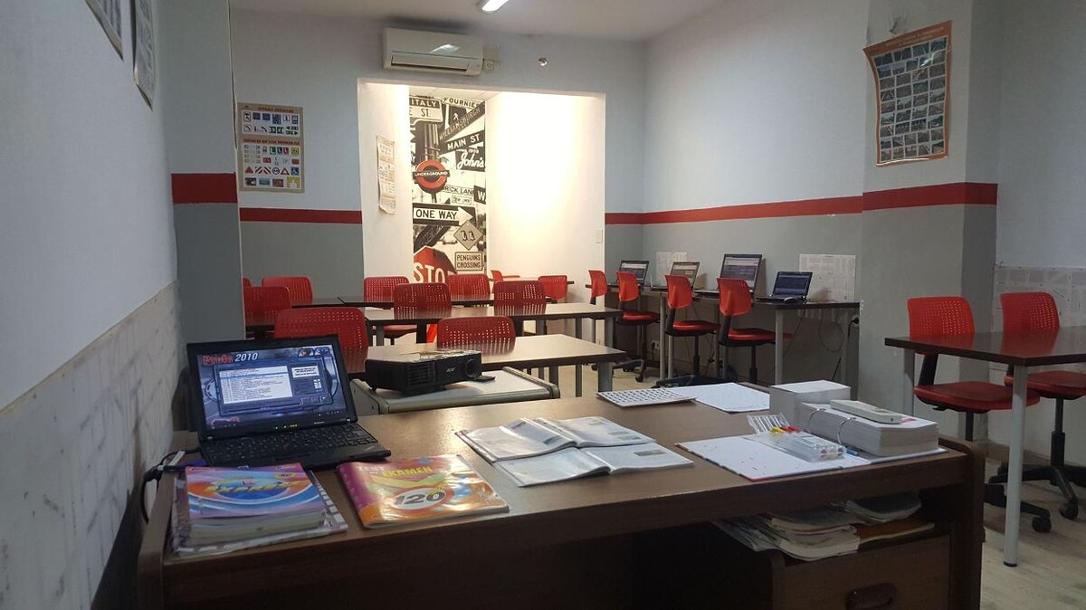 Images Autoescuela Ibiza Conduce