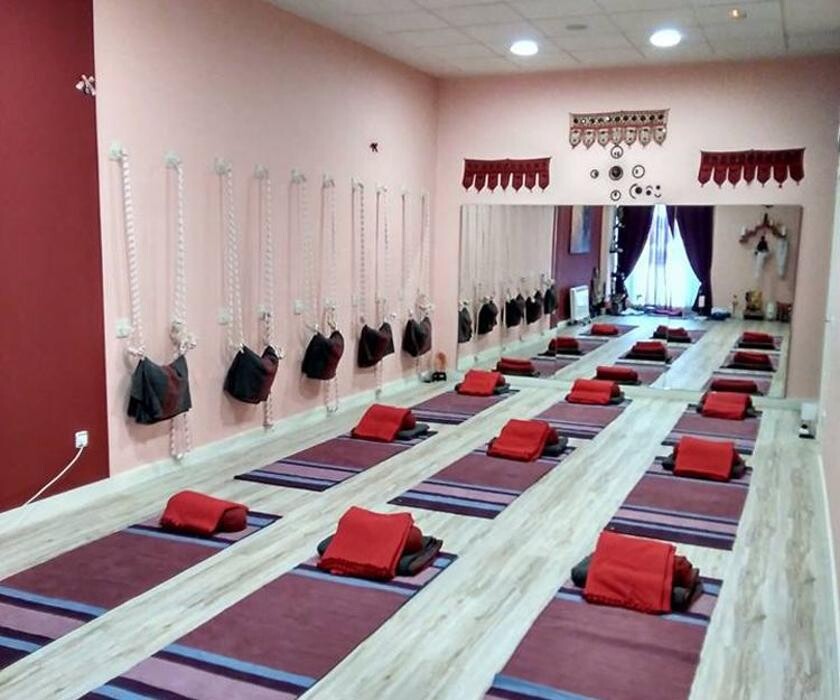 Images Izel Yoga