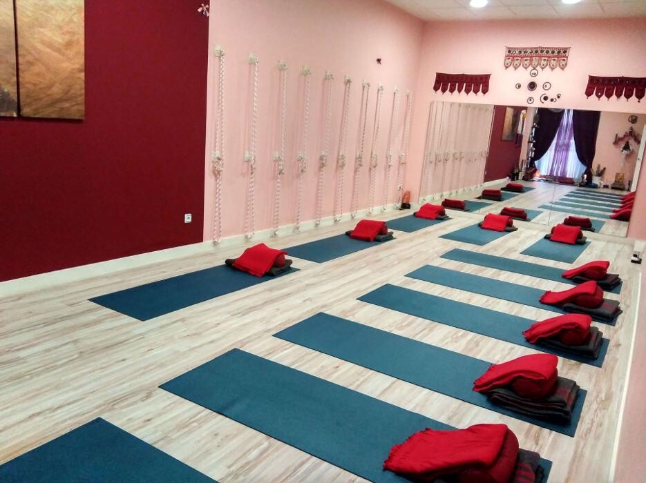 Images Izel Yoga