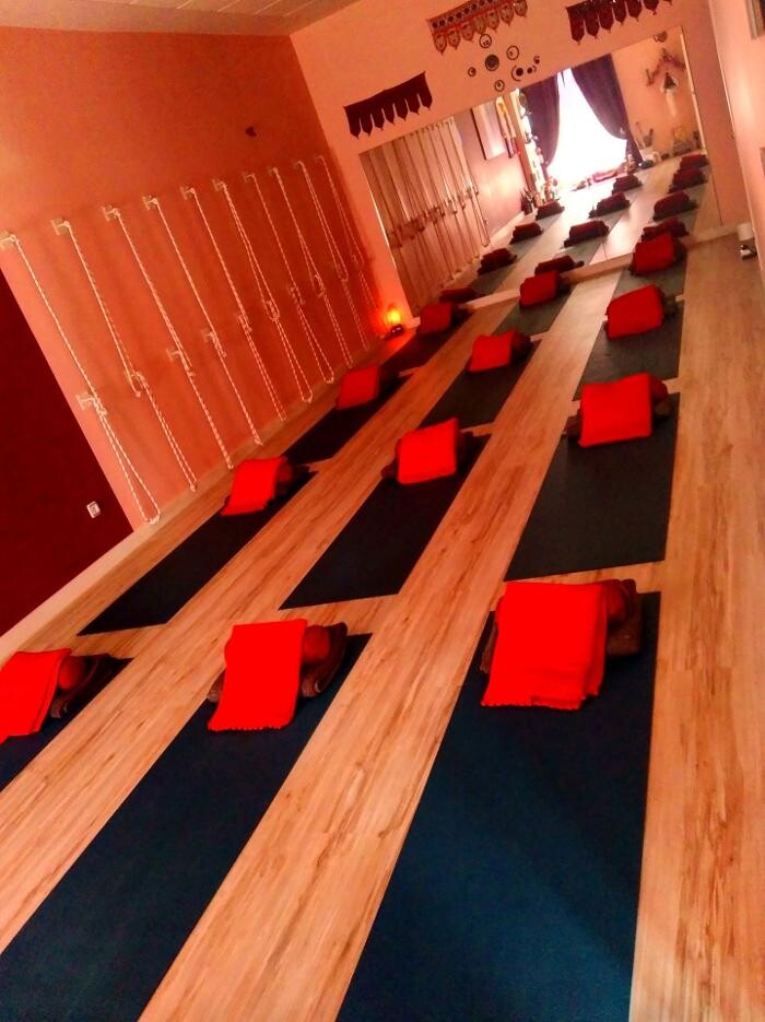 Images Izel Yoga