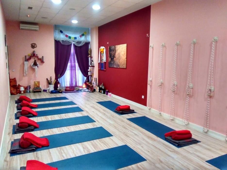 Images Izel Yoga