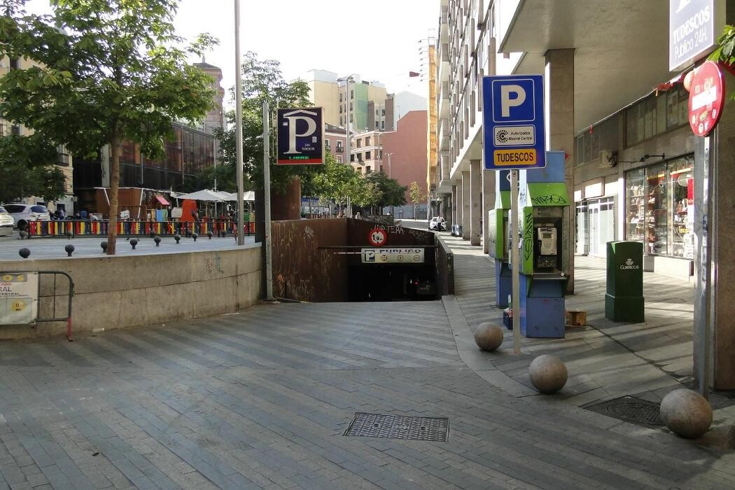 Images Aparcamiento Público. Luna - Tudescos