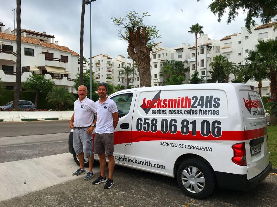 Images Cerrajero Locksmith Marbella 24 Horas