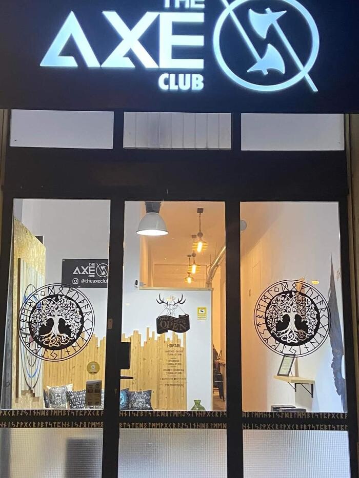 Images The Axe Club - Axe throwing en Barcelona